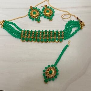 NWT Elegant Green and Gold stone beads Jewelry 4 piece Set